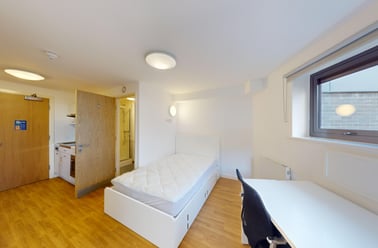 Pitt Street, Newcastle Upon Tyne, Newcastle - Image 2