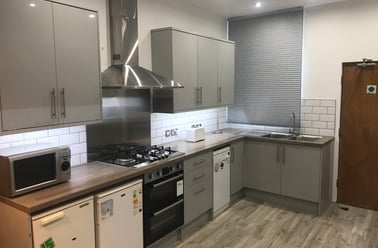 Ridge Terrace, Hyde park, Leeds - Image 2