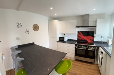 Ancress close, Near university, Canterbury - Image 2