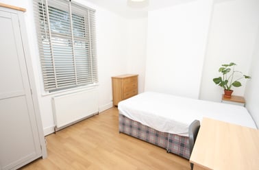 Gladstone Road, St Sidwells, Exeter - Image 2