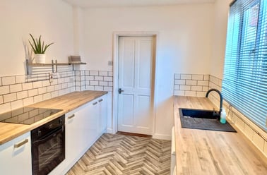 Mins Walk To Uni, Southsea, Portsmouth - Image 3