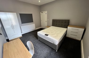 Crescent, Castlefield, Salford - Image 2