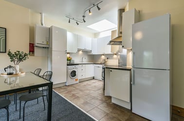 3 Clumber Crescent South, Lenton, Nottingham - Image 2