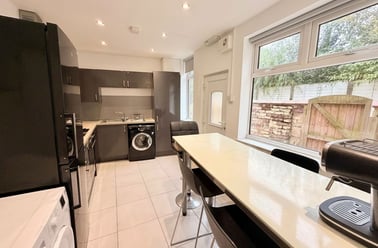 Lower Broughton Road, Charlestown, Salford - Image 2