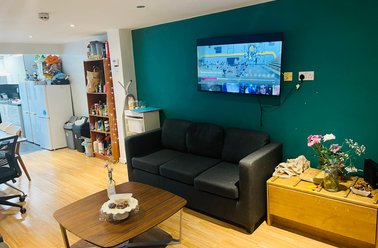 11 Frederick Grove, Lenton, Nottingham - Image 2