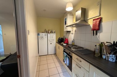 3 Elmsthorpe Avenue, Lenton, Nottingham - Image 2