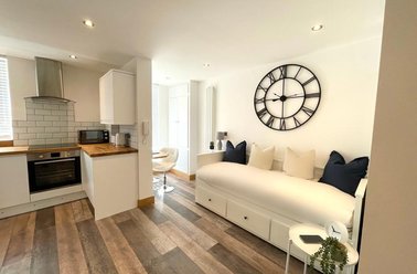 Flat 4, 32 Portland Street, City Centre, Lincoln - Image 2