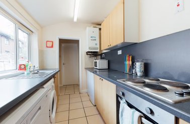 6 Charles Street West, West End, Lincoln - Image 2