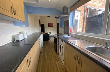 98 Sincil Bank, St Catherines, Lincoln - Image 3