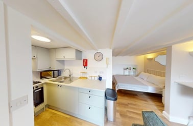 Arwenack Street, City Centre, Falmouth - Image 3