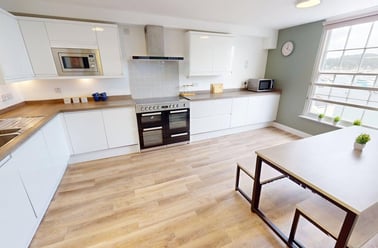 Arwenack Street, City Centre, Falmouth - Image 2