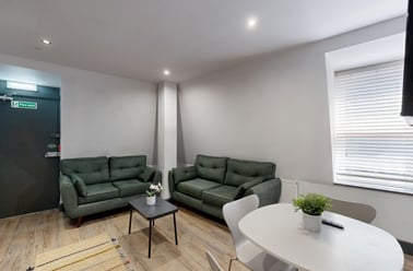 66-72 Houndsgate, Lace Market, Nottingham - Image 2