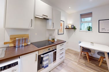 Bar Road, City Centre, Falmouth - Image 3