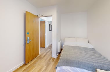 Bar Road, City Centre, Falmouth - Image 3