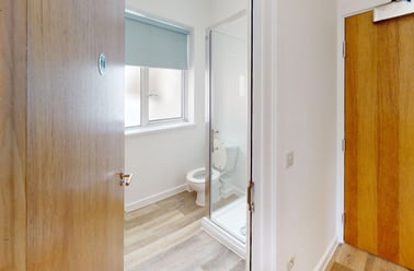 Bar Road, City Centre, Falmouth - Image 2