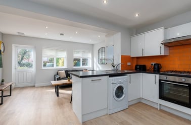 8 Holcombe Road, Fallowfield, Manchester - Image 2