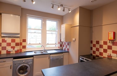Flat C Bishop Blackall School, St James, Exeter - Image 2