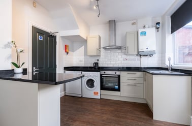 10 Johnson Road, Lenton, Nottingham - Image 2