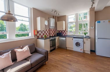 Flat M Bishop Blackall School, St James, Exeter - Image 2