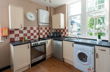 Flat M Bishop Blackall School, St James, Exeter - Image 3