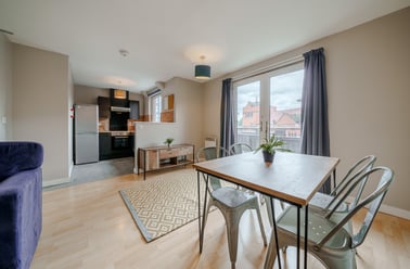 Flat 5, Mayfair Court, Fallowfield, Manchester - Image 2