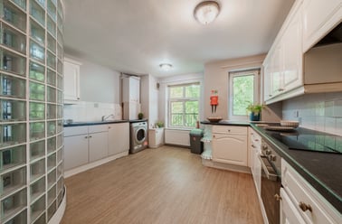 Flat 12, Lowry House, Fallowfield, Manchester - Image 2