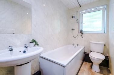 Flat 3, Foulkes House, Fallowfield, Manchester - Image 3