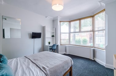 133 Rolleston Drive, Lenton, Nottingham - Image 2