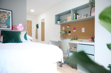 Silver En Suite, The Waterways, 1 Pump Way, Lace Market, Nottingham - Image 2