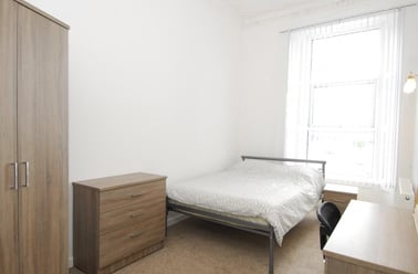 F3, Plymouth - Image 2