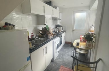 14 Napier Terrace - Ground (students), Plymouth - Image 2