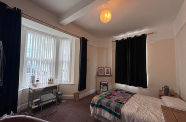 49A Durham Avenue (students), Plymouth - Image 2