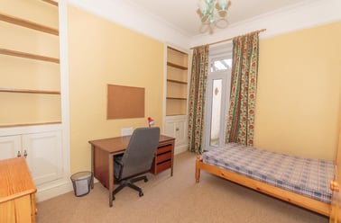 36 Beatrice Avenue (students), Plymouth - Image 3