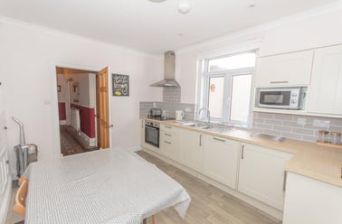 36 Beatrice Avenue (students), Plymouth - Image 3