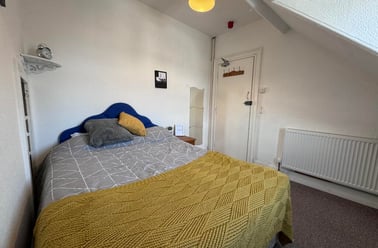 17 Headland Park Flat 2 (students), Plymouth - Image 2