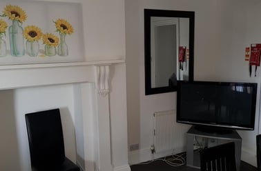 25 Beatrice Avenue (students), Plymouth - Image 2