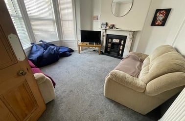 84 Beaumont road (students), Plymouth - Image 2