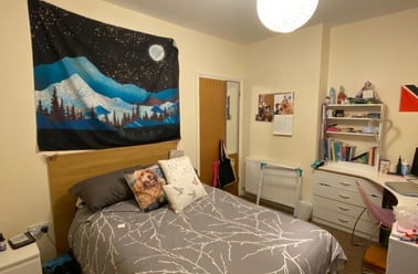 16 Chedworth Street (students), Plymouth - Image 2