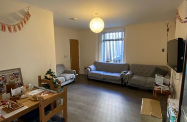 16 Chedworth Street (students), Plymouth - Image 3