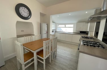 25 Egerton Road (students), Plymouth - Image 2