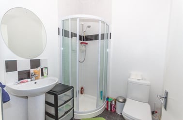 25 Egerton Road (students), Plymouth - Image 3