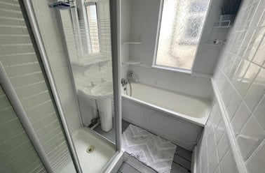 21 Hillside Avenue (students), Plymouth - Image 3