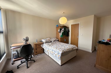 16 Thomas Lane (students), Plymouth - Image 3