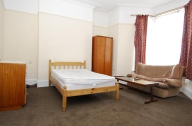 24 Ilbert Street (students), Plymouth - Image 2