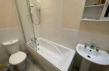 24 Woodland Terrace Flat 1 (students), Plymouth - Image 3