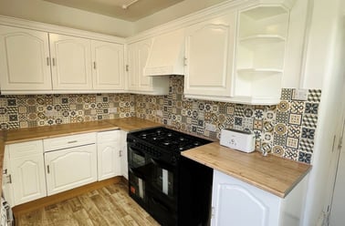 52 Greenbank Avenue (students), Plymouth - Image 2