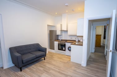 Flat 4, Plymouth - Image 3