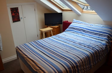 F7, Plymouth - Image 2