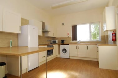 26 Salisbury Road (students), Plymouth - Image 3