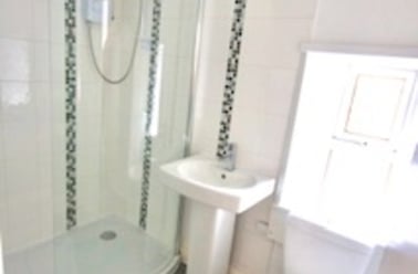 22 Furzehill road (students), Plymouth - Image 3